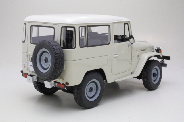 Toyota Land Cruiser FJ40 1977, valkoinen