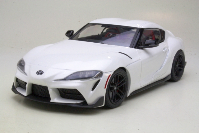 Toyota Supra GR 2023, valkoinen