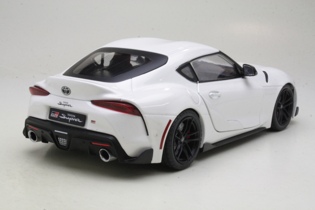 Toyota Supra GR 2023, valkoinen