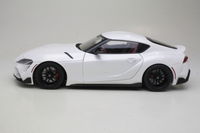 Toyota Supra GR 2023, valkoinen