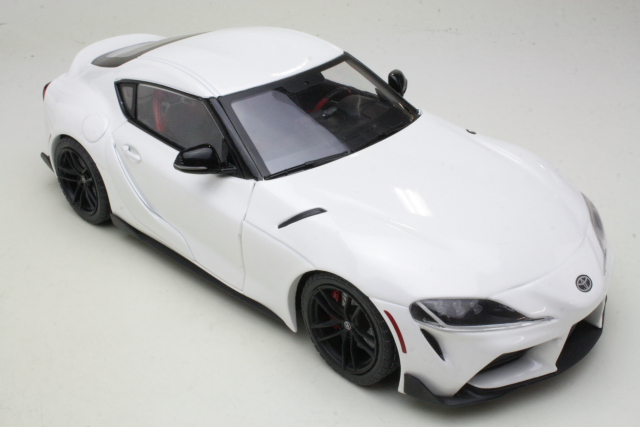 Toyota Supra GR 2023, valkoinen