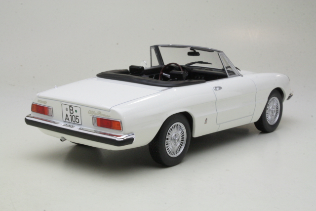 Alfa Romeo 2000 Spider 1978, valkoinen