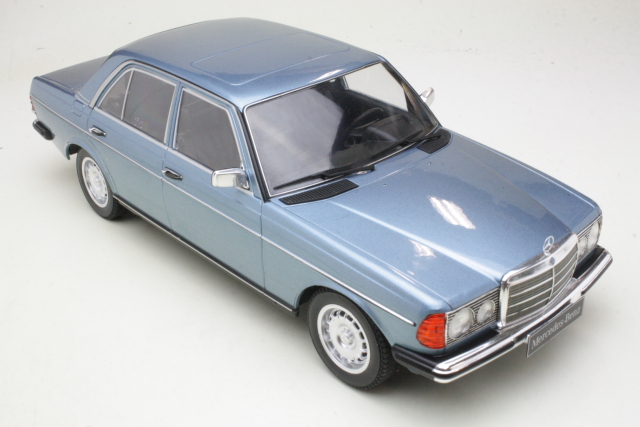 Mercedes 230E (w123) 1980, vaaleansininen