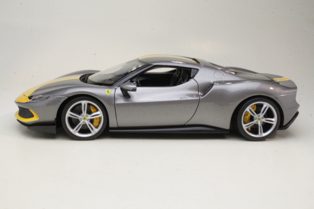 Ferrari 296 GTB 2022, harmaa/keltainen