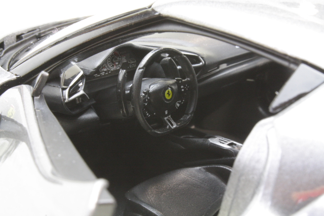 Ferrari 296 GTB 2022, harmaa/keltainen