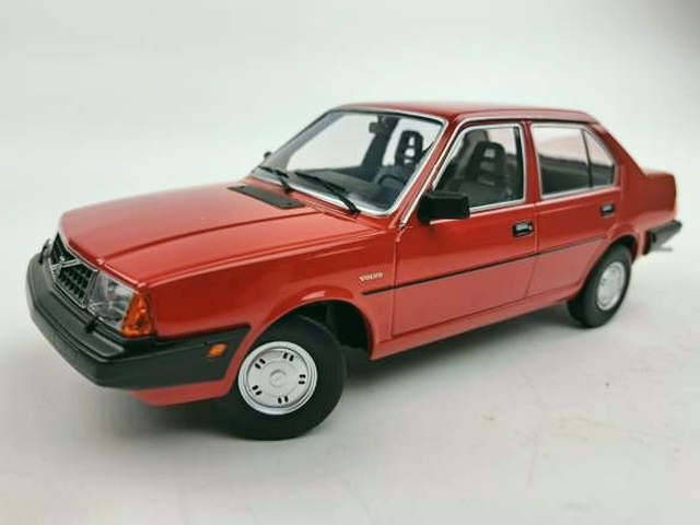 Volvo 340 1987, punainen