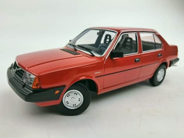 Volvo 340 1987, red