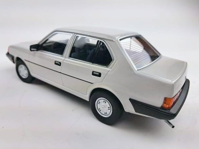 Volvo 340 1987, valkoinen