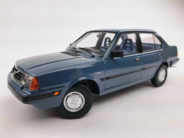 Volvo 360 1987, sininen