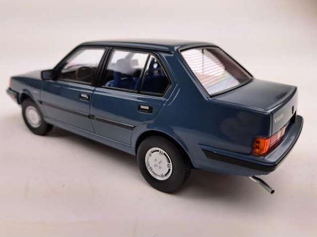 Volvo 360 1987, sininen