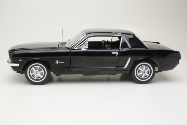 Ford Mustang 1964, musta