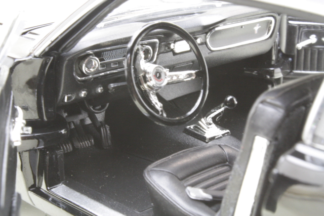 Ford Mustang 1964, musta