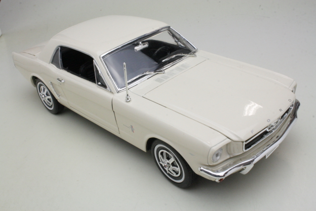Ford Mustang 1964, valkoinen