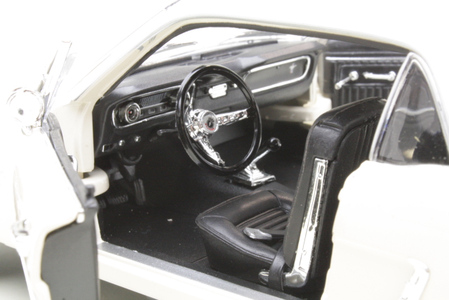 Ford Mustang 1964, valkoinen