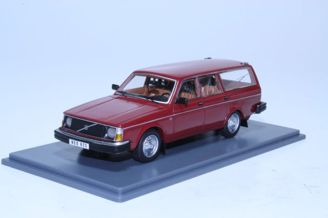 Volvo 245DL 1975, red