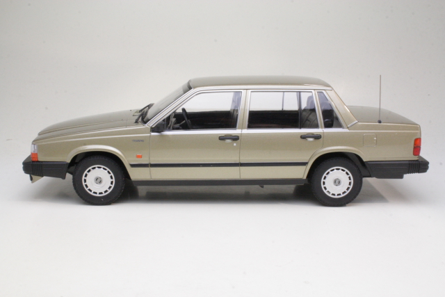 Volvo 740GL 1986, kulta