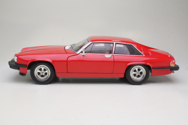Jaguar XJS 1975, punainen