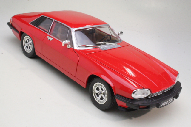Jaguar XJS 1975, punainen