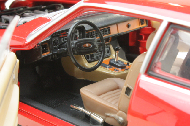 Jaguar XJS 1975, punainen - Sulje napsauttamalla kuva