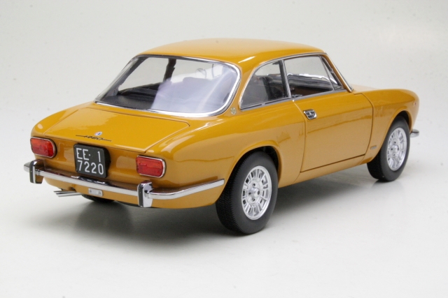 Alfa Romeo GTV 1750 1970, yellow