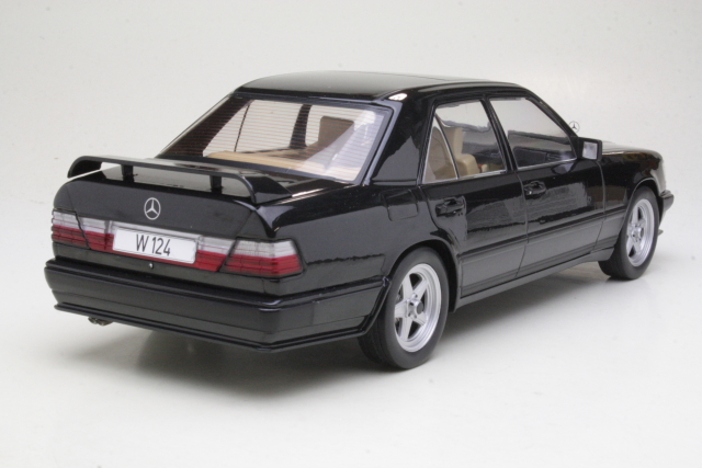 Mercedes (w124) 1986, black "Tuning"