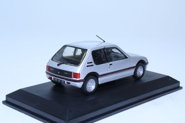 Peugeot 205 GTi 1985, Hopeanharmaa