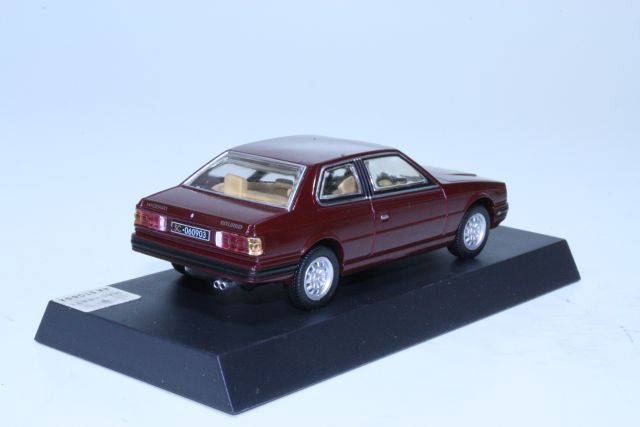 Maserati Biturbo 1982, tummanpunainen