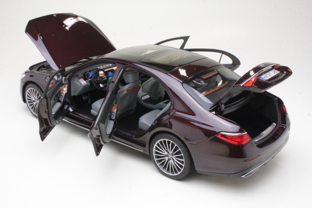 Mercedes S-Class AMG-Line 2021, tummanpunainen