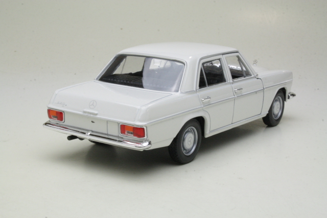 Mercedes 220 (w115) 1968, valkoinen