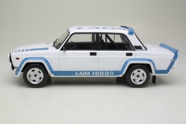 Lada 2105 VFTS 1983, white