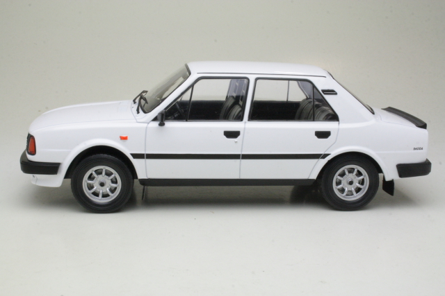 Skoda 130L 1988, white