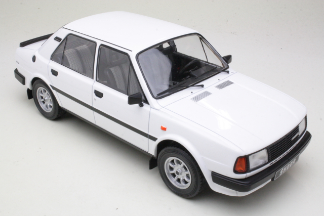 Skoda 130L 1988, white