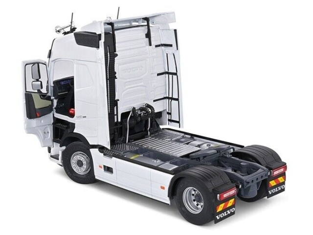 Volvo FH16 Globetrotter XL 2021, valkoinen