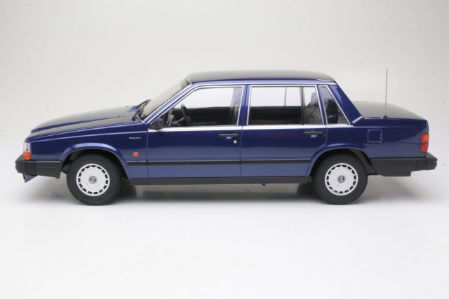 Volvo 740GL 1986, dark blue