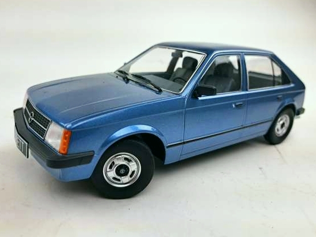Opel Kadett D 5d 1984, sininen - Sulje napsauttamalla kuva