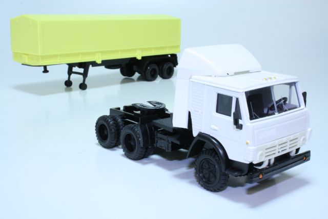 Kamaz 5410 rekka, valkoinen/keltainen