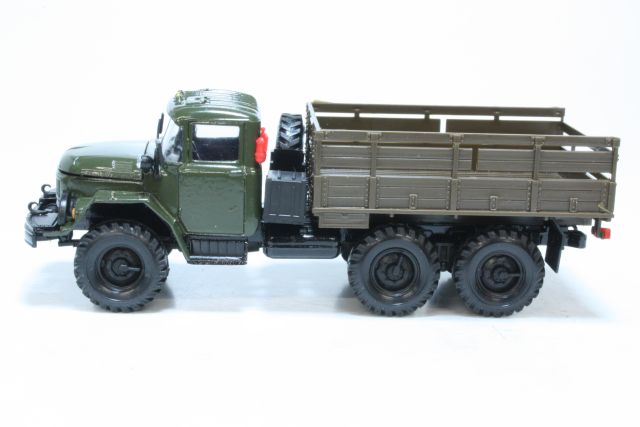 ZIL 131 "Army Truck", tummanvihreä
