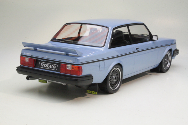 Volvo 240 Turbo Custom 1986, vaaleansininen