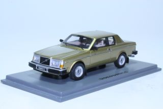 Volvo 262C Bertone 1981, gold