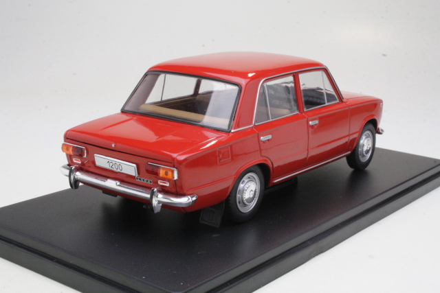 Lada 1200 1970, punainen - Sulje napsauttamalla kuva