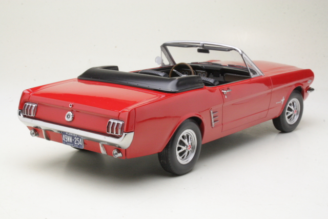 Ford Mustang Convertible 1966, punainen