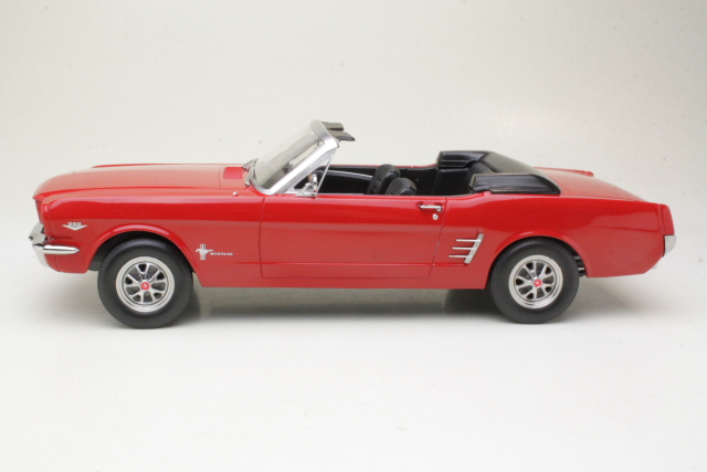 Ford Mustang Convertible 1966, punainen