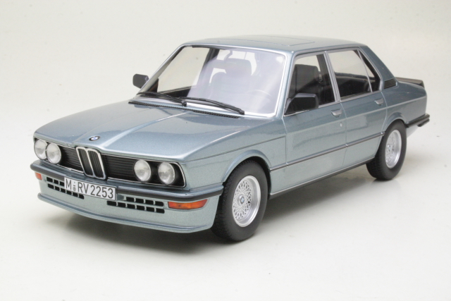 BMW M535i 1980, vaaleansininen