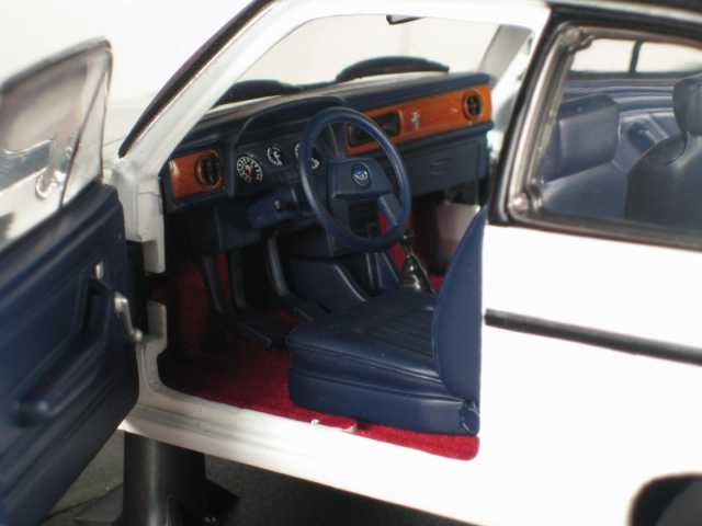 Ford Escort MK2 1.3 Ghia 1975, valkoinen