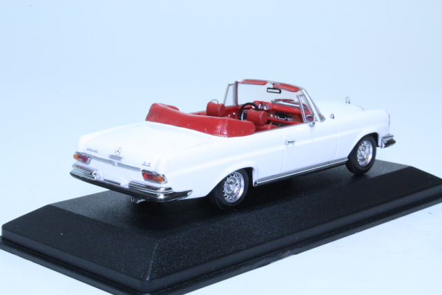 Mercedes 280SE (w111) 3.5 Cabriolet 1970, valkoinen