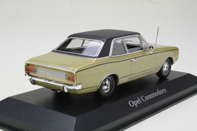 Opel Commodore A 1970, kulta/musta
