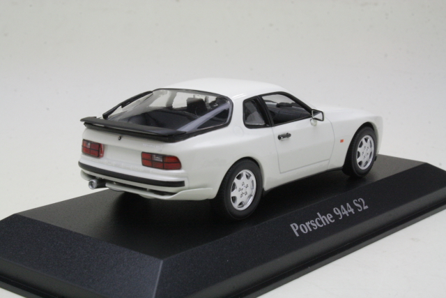 Porsche 944S 1989, valkoinen