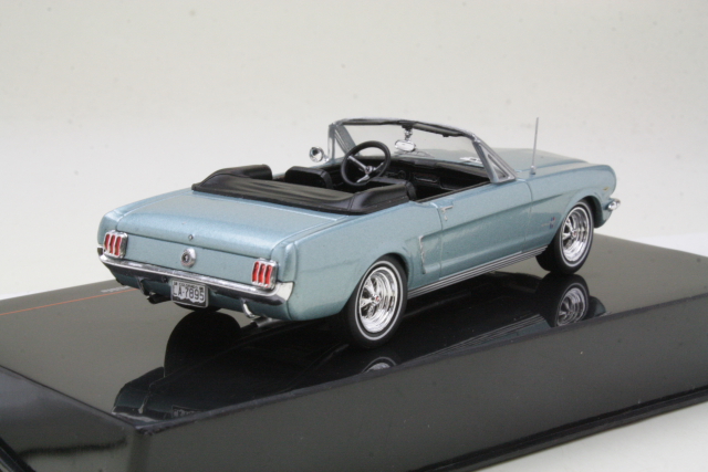 Ford Mustang Covertible 1965, vaaleansininen