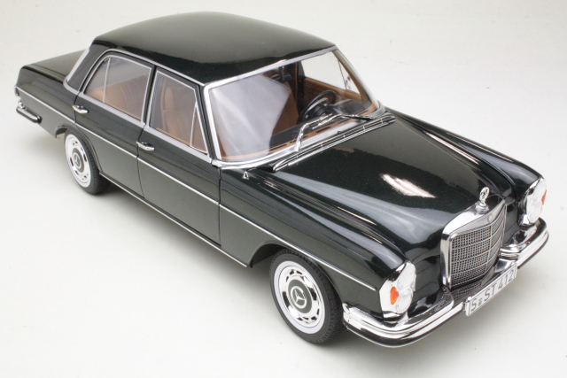Mercedes 280SE (w108) 1968, tummanvihreä