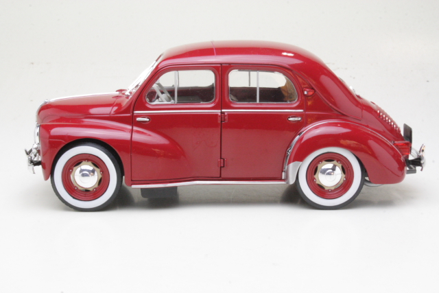 Renault 4CV 1956, red
